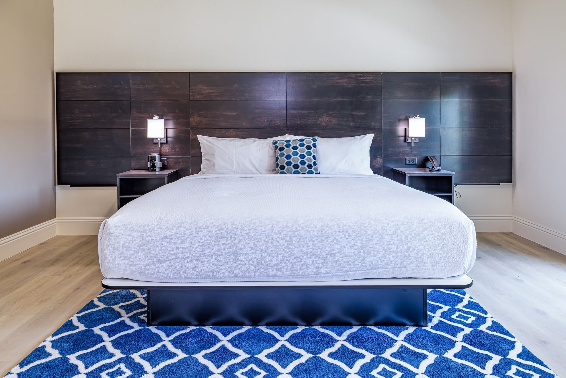 Calm king room